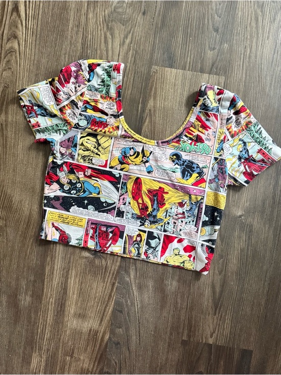 Marvel Tops - Marvel Comics Graphic Tee - Size M